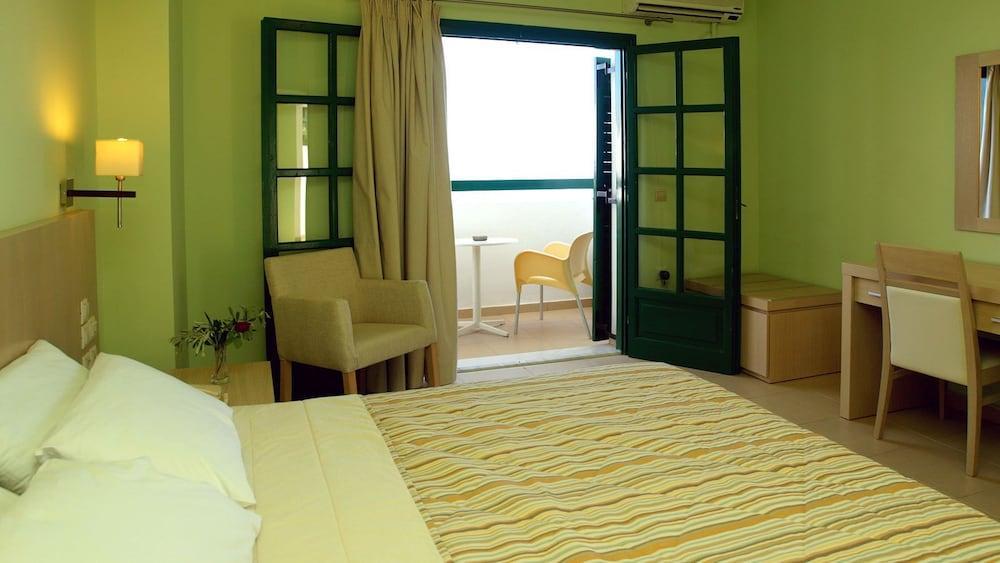 Skiathos Club Hotel & Suites Vasilias  Exterior photo